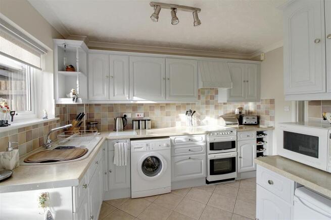 kitchen 1.jpg