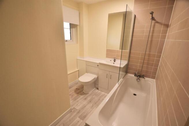Haltside, Ellenbrook, Hatfield photo 4