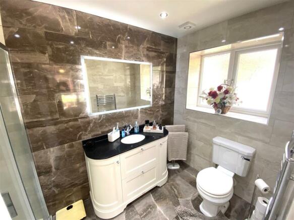 ensuite.JPG