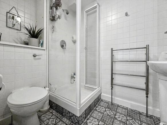 2 bed Apartment for sale Image 9