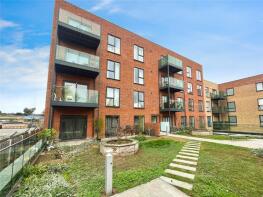 Flat 7, 10 Prospects Place, Fairfax Drive, Westcliff-on-sea SS0 9FR