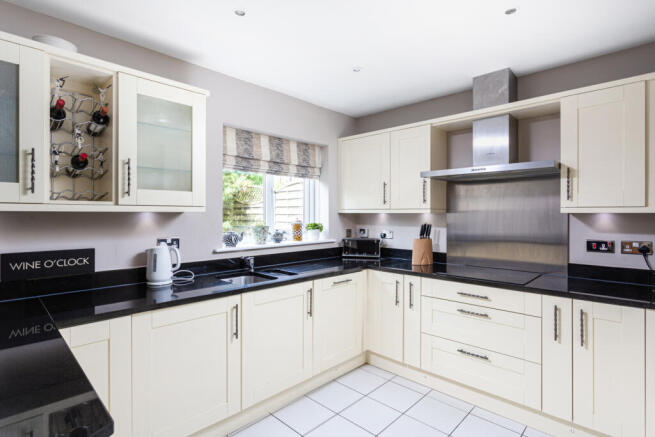 4 bed Detached for sale Image 4
