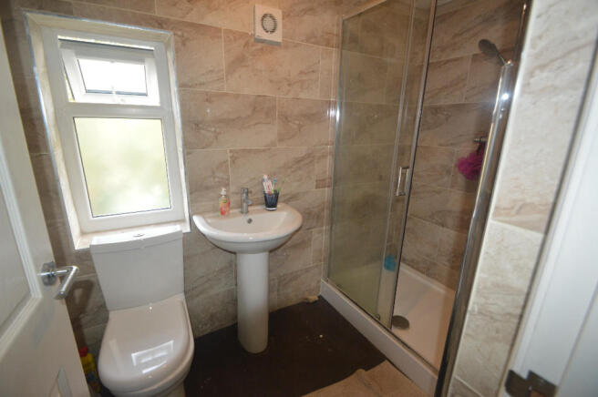 6 bed House to rent Image 4