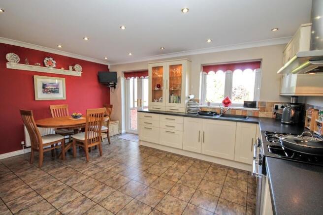 Kitchen/Dining area