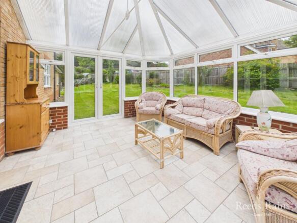 4 bed Detached for sale Image 9