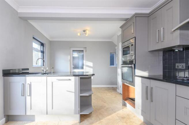 3 bed Semi-Detached for sale Image 11