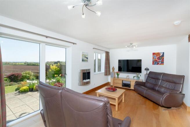 4 bed Detached for sale Image 5