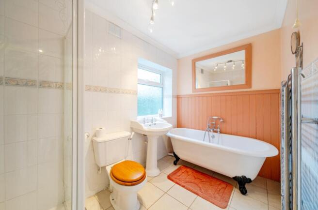 Family Bathroom 