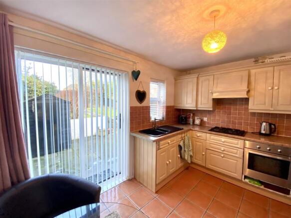 KITCHEN/DINING ROOM