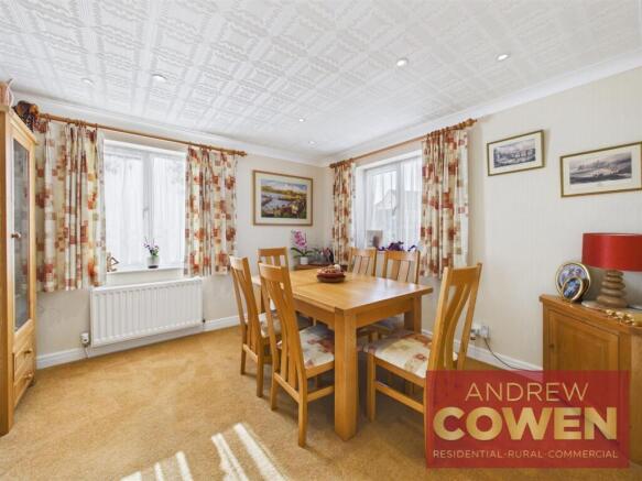 4 bed Detached for sale Image 7
