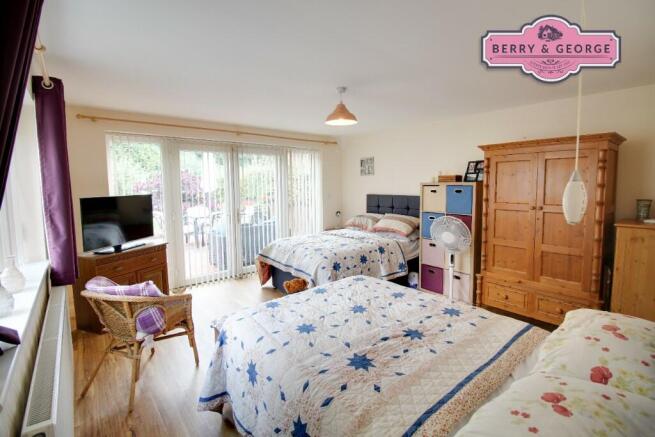 MAIN BEDROOM
