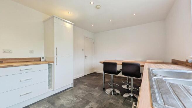2 bed Flat for sale Image 10