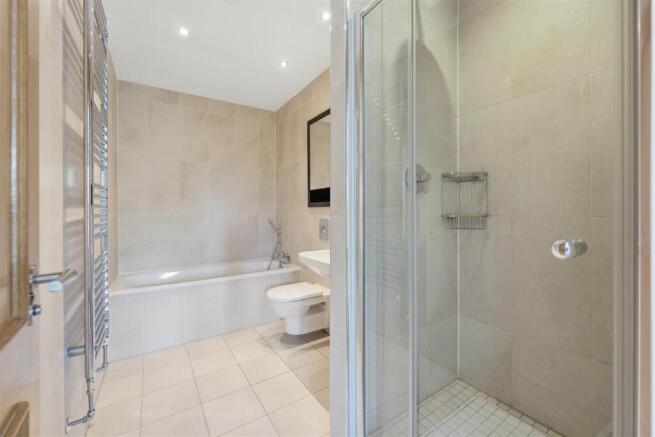 5 bed Town House for sale Image 11