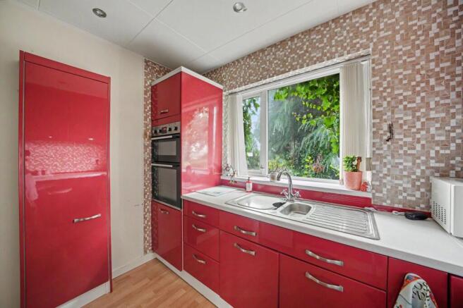 3 bed Semi-Detached for sale Image 10
