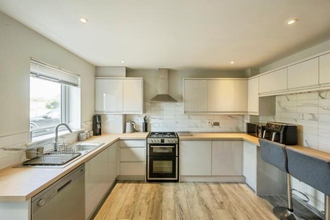 3 bed Terraced for sale Image 6