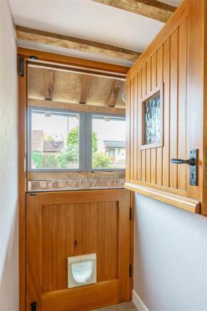 8347892-interior11.jpg
