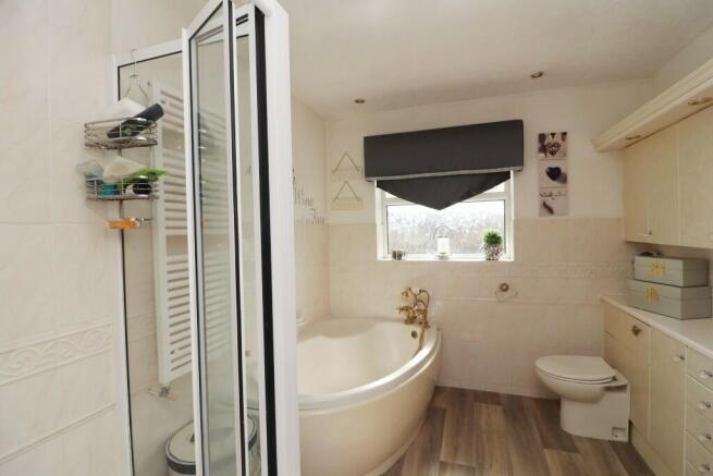 Ensuite bathroom