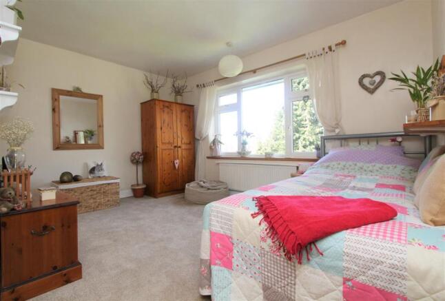 Bedroom 2a.jpg