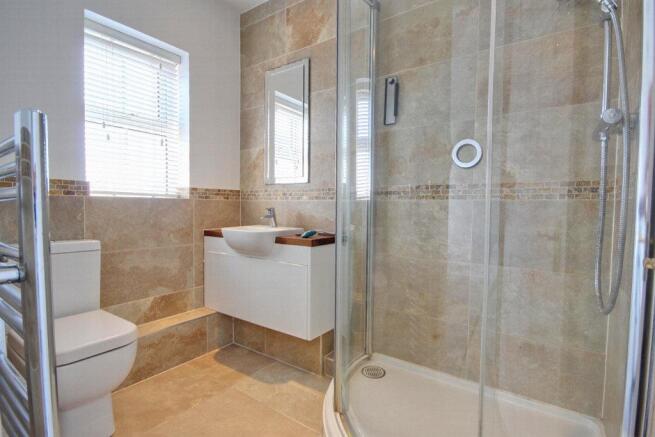 3 bed House to rent Image 9