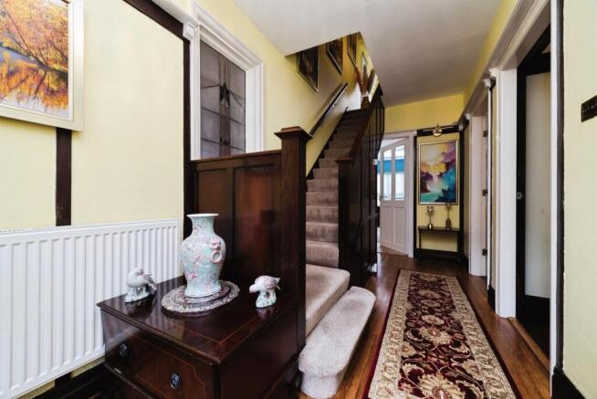 4 bed Detached for sale Image 9