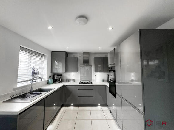 3 bed Semi-Detached for sale Image 8