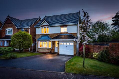 8 Kensington Way, Kingsmead, CW9 8GG