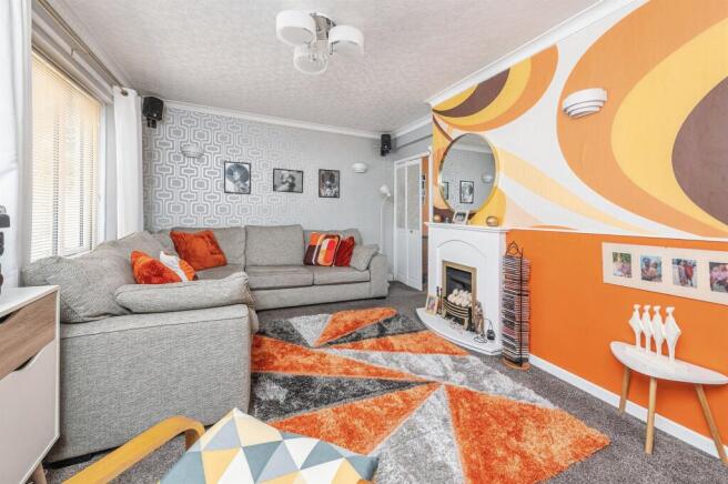 3 bed Semi-Detached for sale Image 2