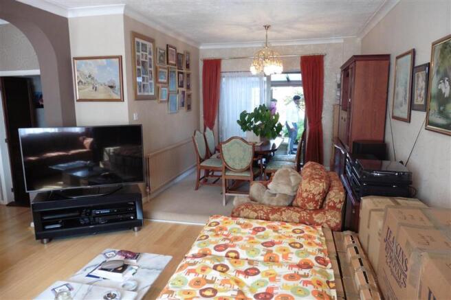 Lounge/Dining Area