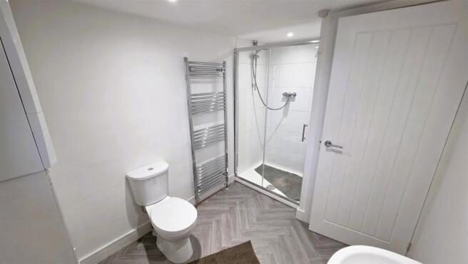Bathroom (2).jpg