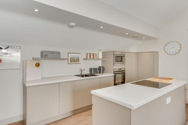 2 bed Flat for sale Image 7