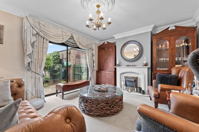 4 bed Detached for sale Image 4