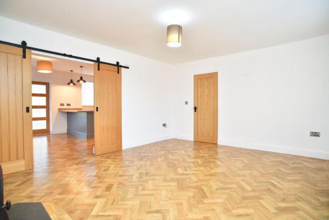 3 bed Detached Bungalow to rent Image 7