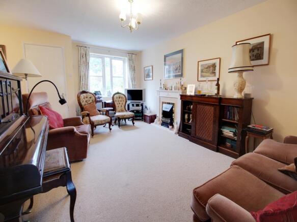 LIVING ROOM: