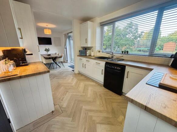 Harewood Crescent, North Hykeham, LN6 photo 4