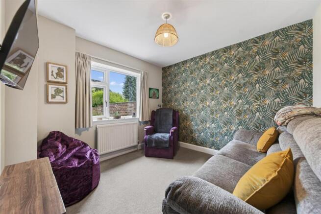 NN3 2NR, Ferndale Road, The Headlands photo 4