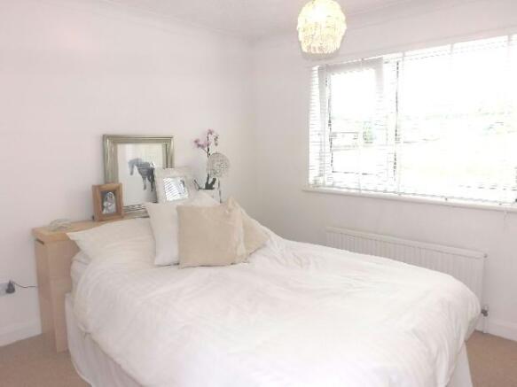 Bedroom 1 pic 2