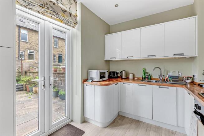 2 bed Terraced for sale Image 6