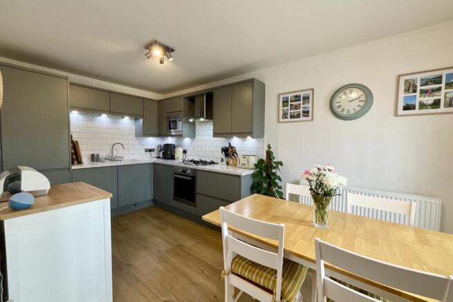 3 bed Semi-Detached for sale Image 6