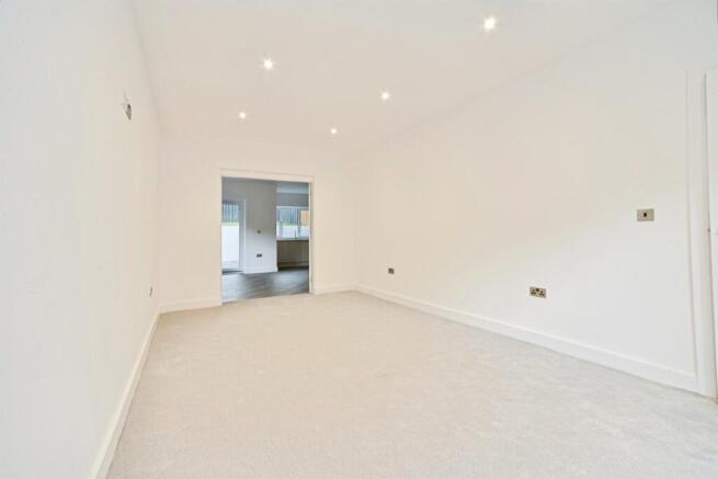 4 bed Detached for sale Image 10