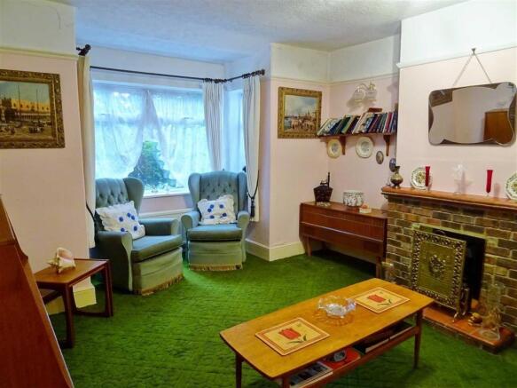SITTING ROOM: