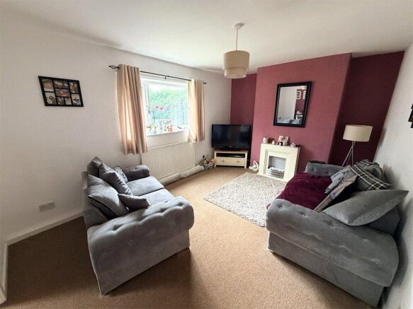 3 bed Semi-Detached for sale Image 3