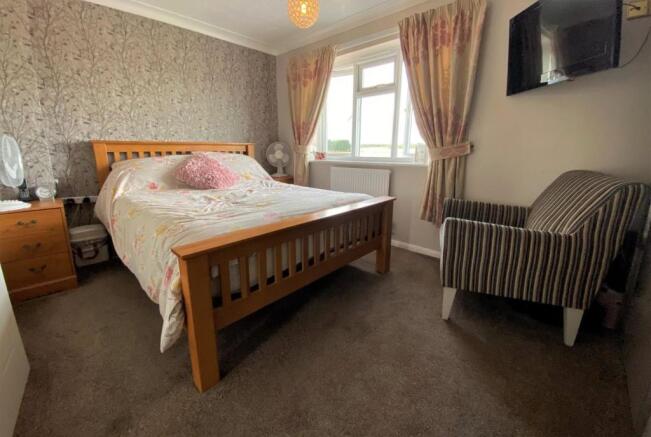 Bed 1.jpg