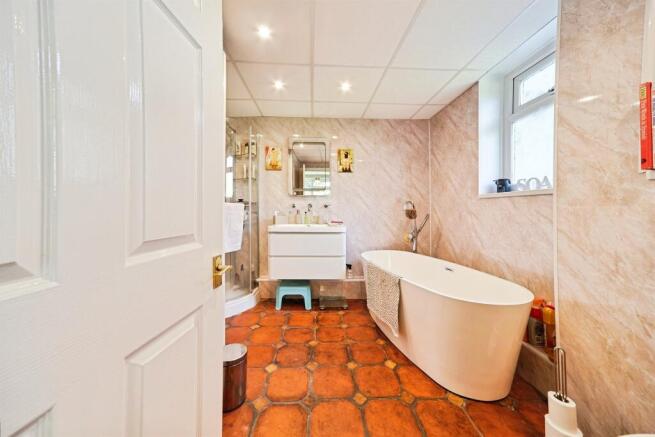 2 bed Flat for sale Image 11