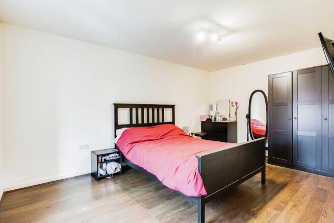 1 bed Apartment to rent Image 12