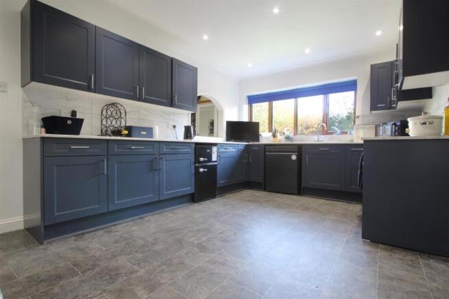 Kitchen a.JPG
