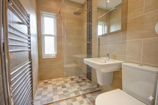 4 bed Detached for sale Image 6