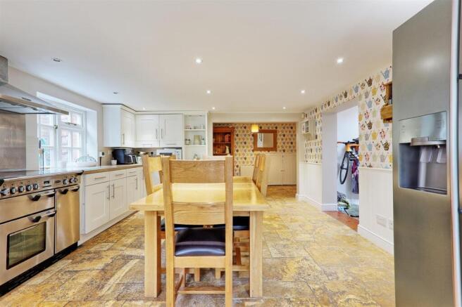 IMG_7053_4_5_easyHDR-interior3.jpg