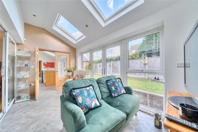5 bed Detached for sale Image 11