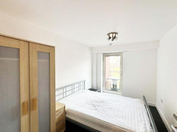3 bed Apartment to rent Image 9