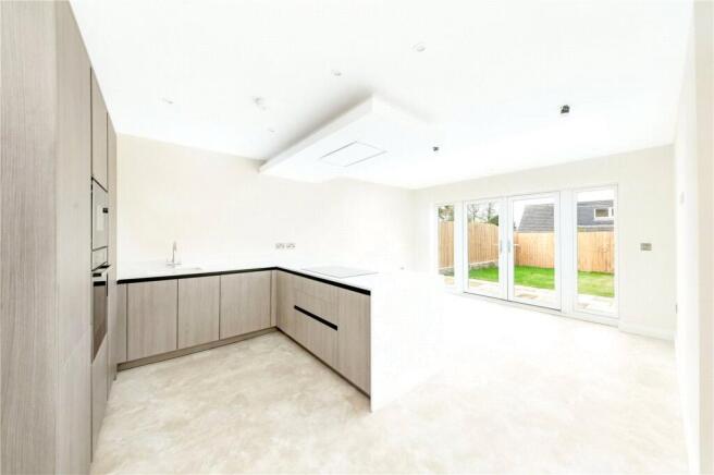 4 bed Detached for sale Image 9